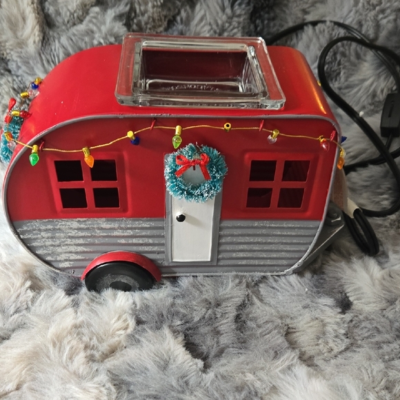 Scentsy Christmas Camper - Picture 1 of 5